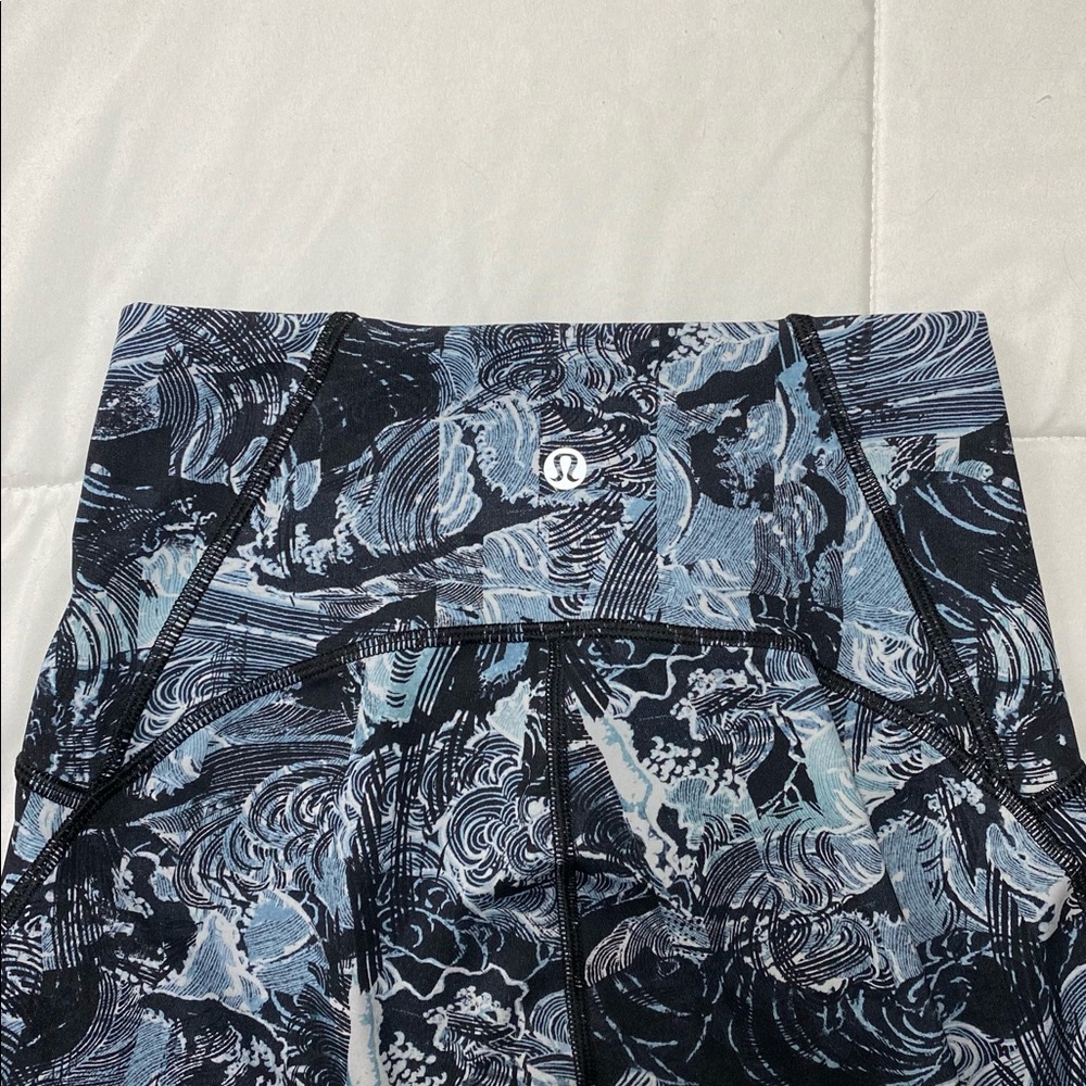Lululemon Leggings size 4 - Picture 2 of 3